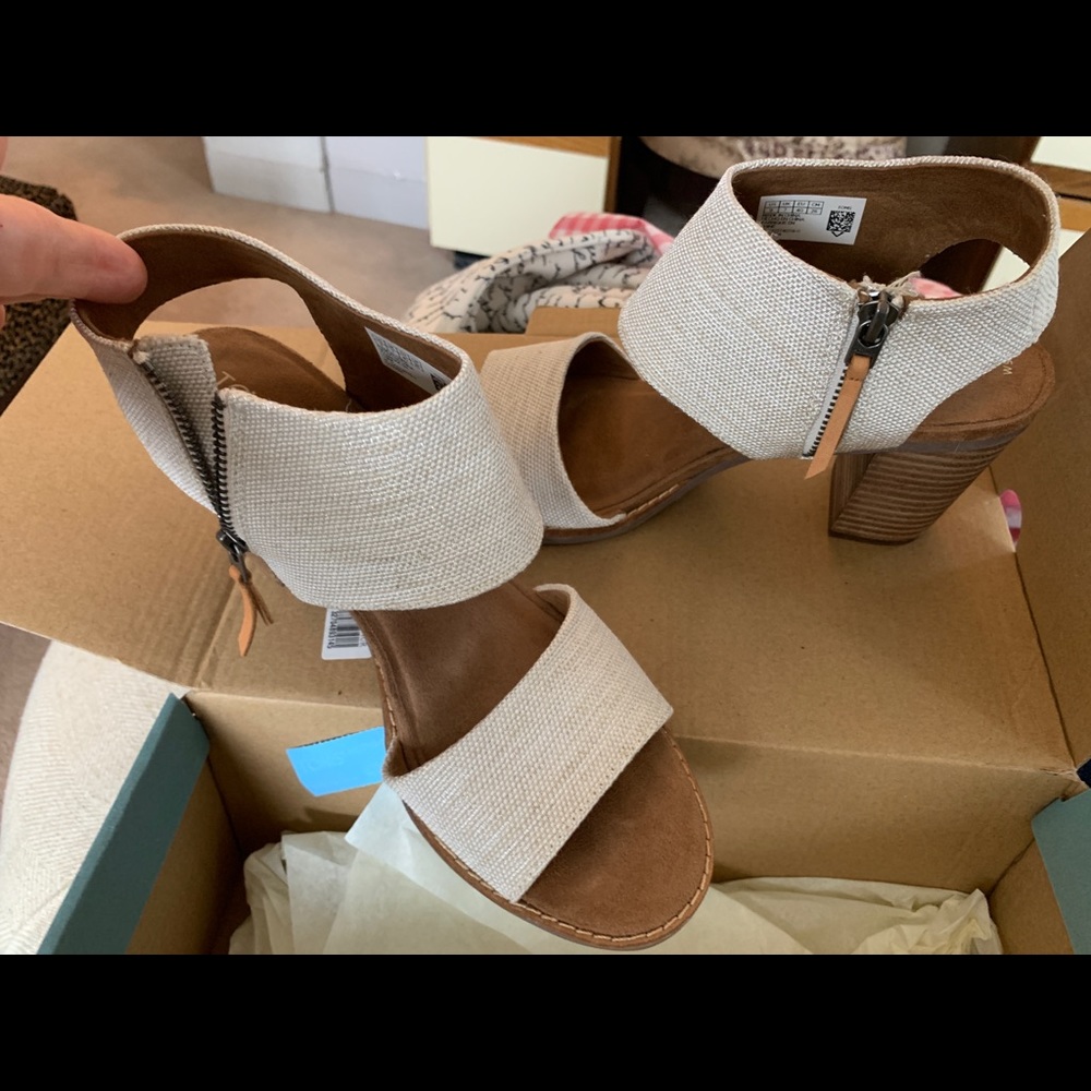 Toms casual dress sandal only worn once super nice